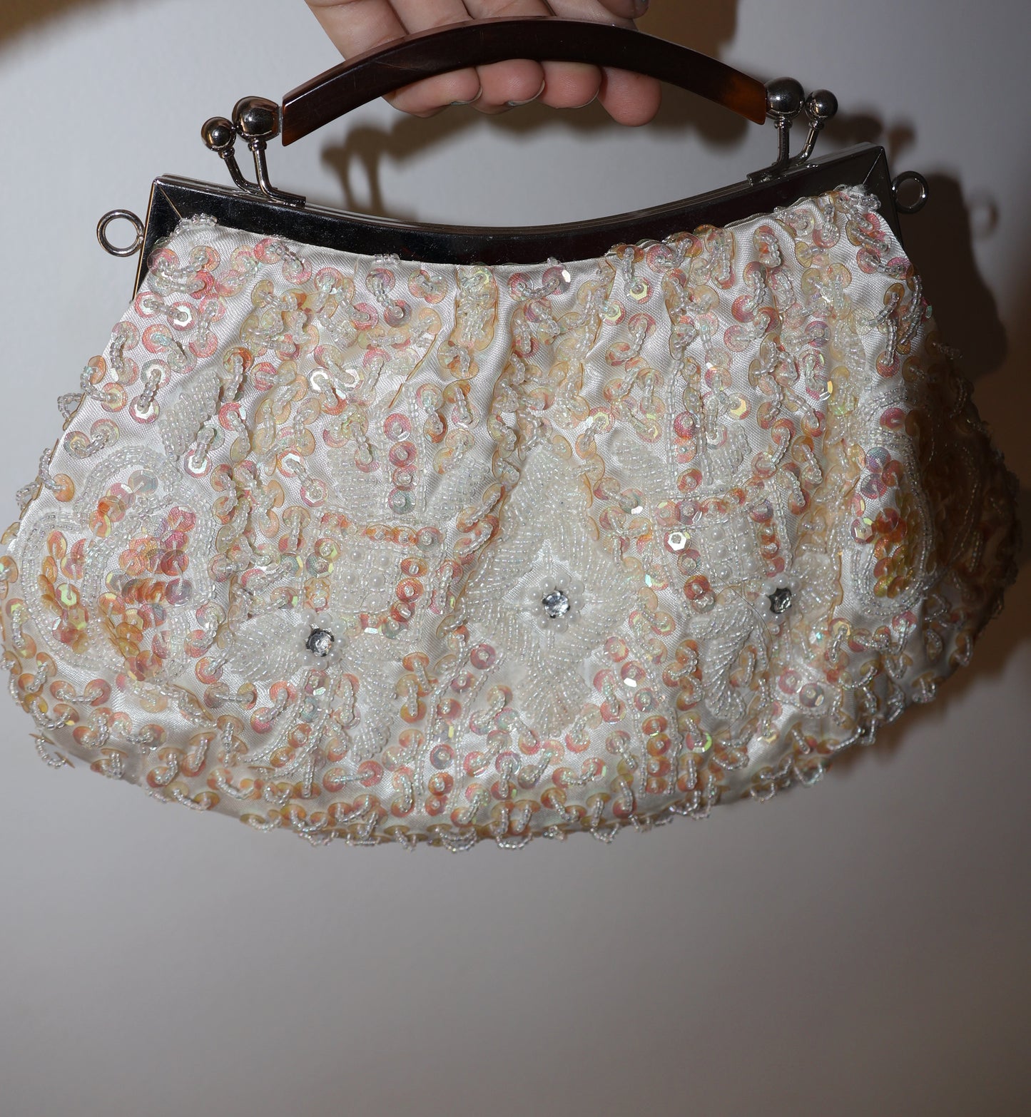 Beaded clutch bag with handle