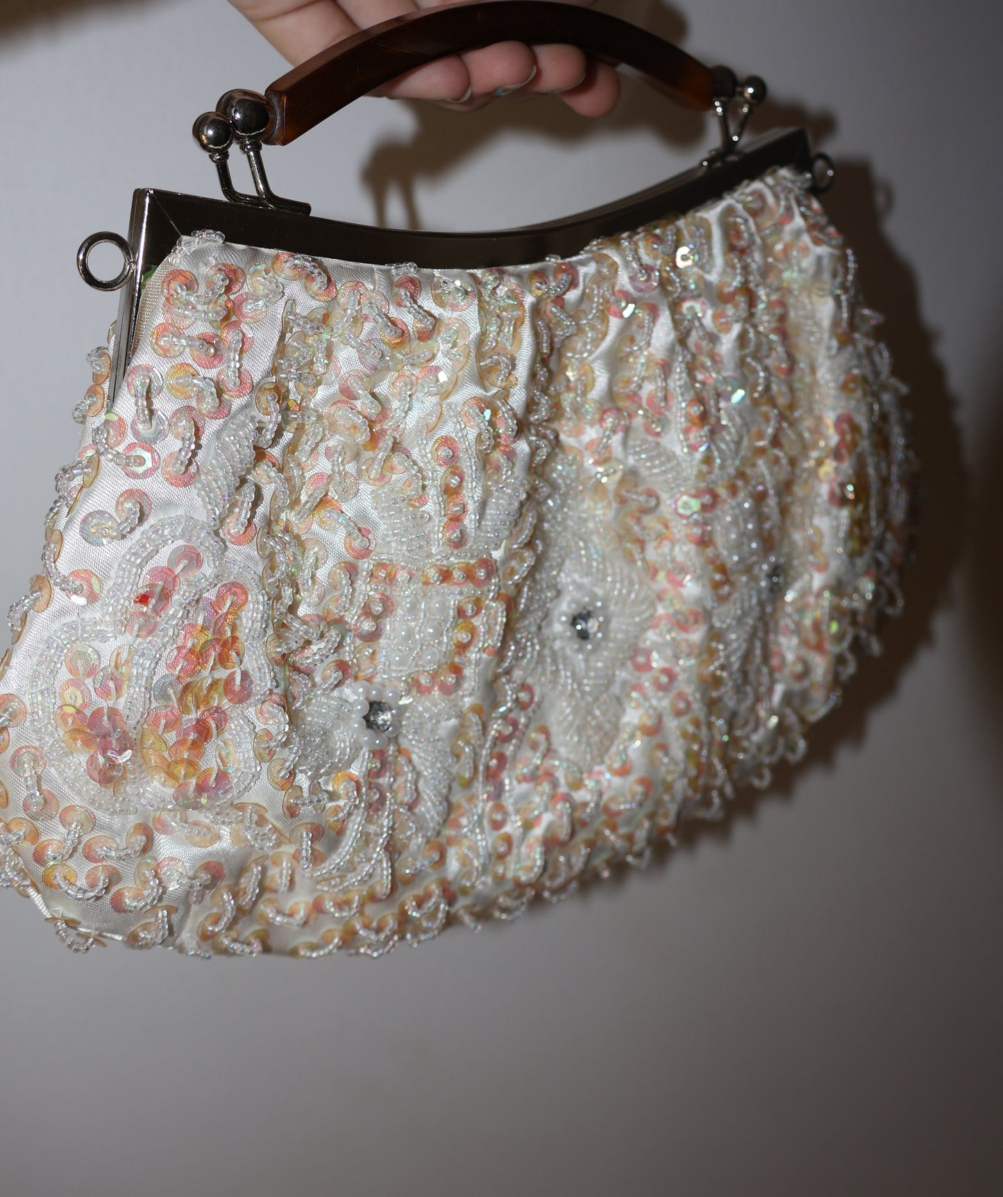 Beaded clutch bag with handle