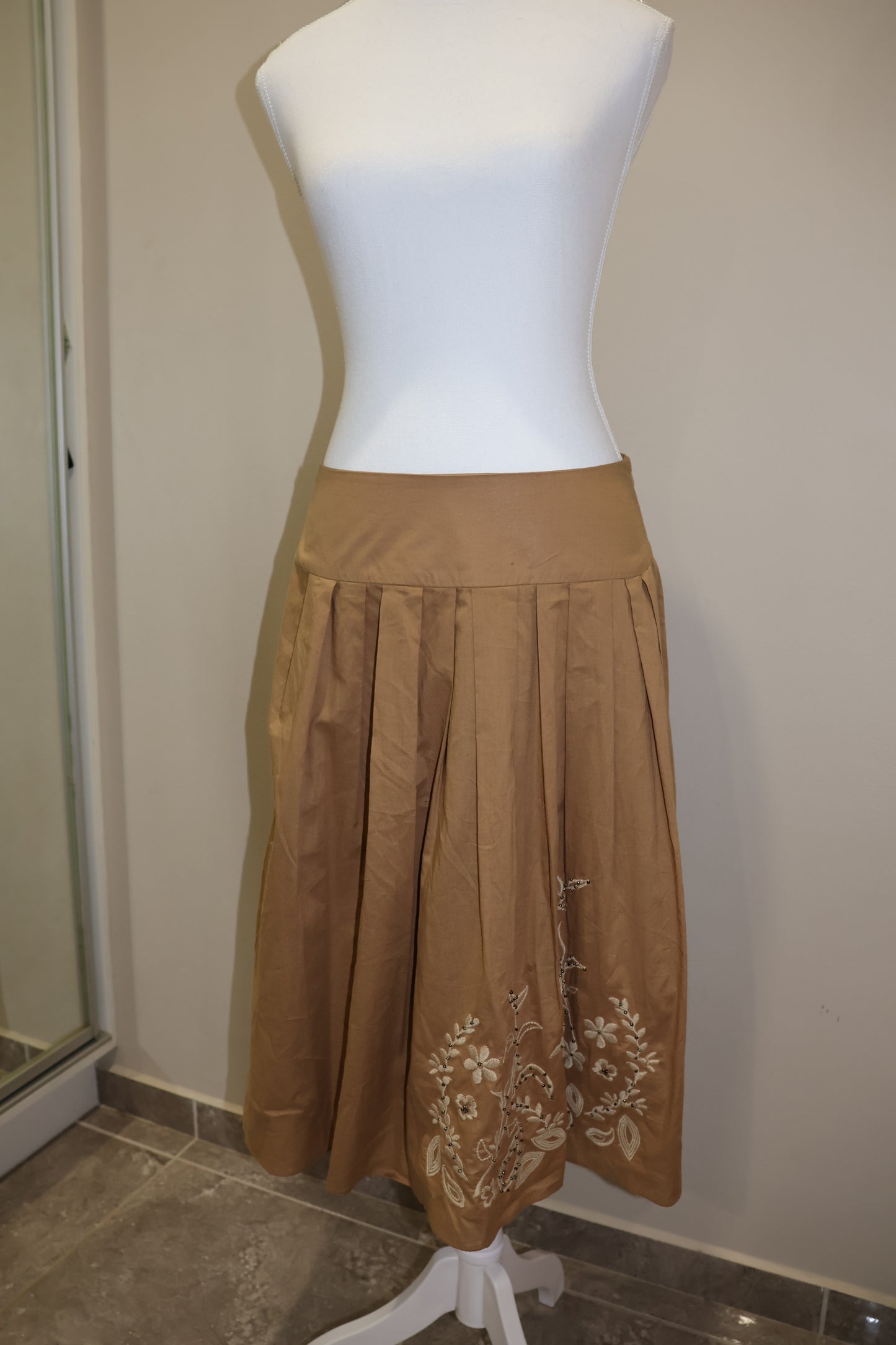 Pleated midi skirt with beaded embroidery
